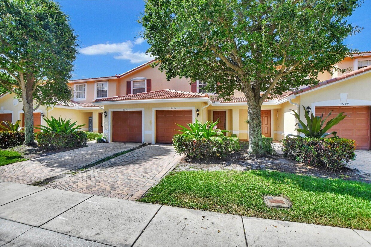Foto principal - 22201 Majestic Woods Way