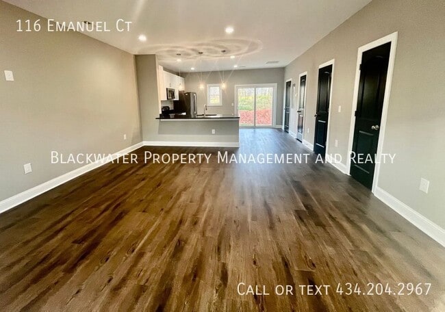 Photo - 116 Emanuel Ct House