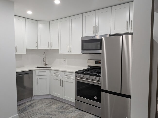 Building Photo - 6 Parkside Ct