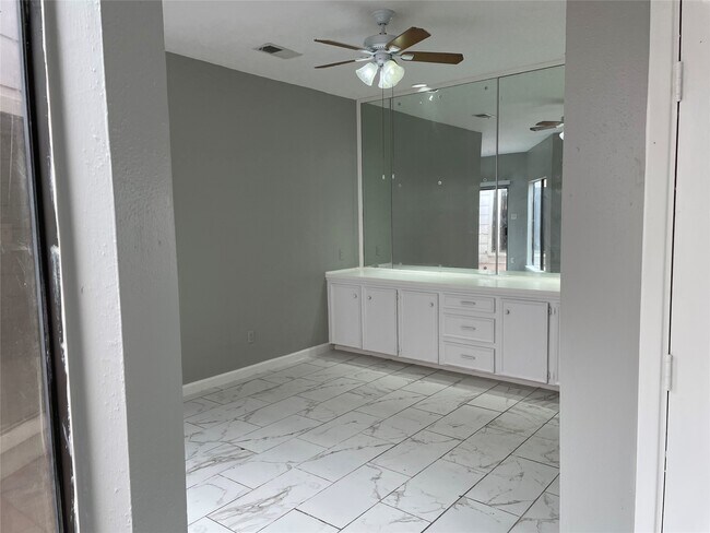 Foto del edificio - 526 Meadow Knoll Dr