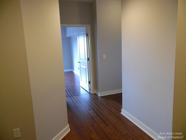 Building Photo - 111 N Ashley St