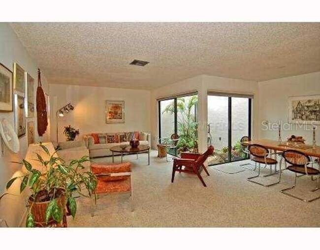 Foto del edificio - 2/2 Maintenance-Free Glen Oaks Courtyard Home with Private Pool