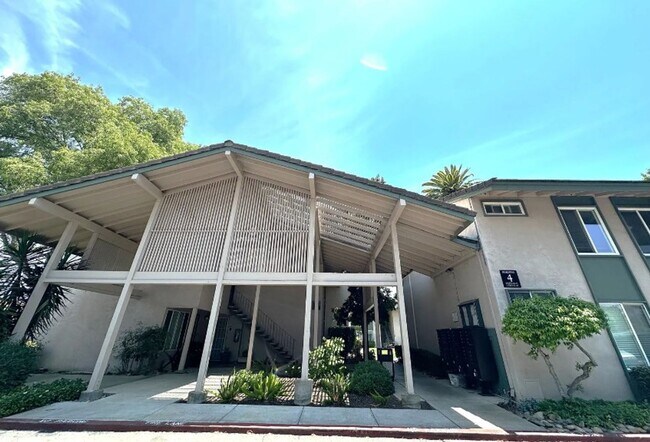 Foto del edificio - 4888 Clayton Rd
