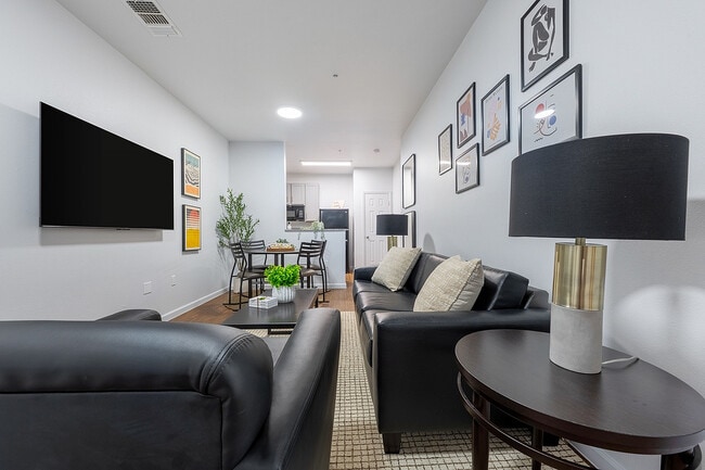24 apartamentos en Longview cerca de la Universidad de Texas en Austin, sala de estar completamente amueblada - 24 Longview