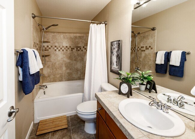 Foto del edificio - Fully Furnished Downtown 2 Bed, 4 Bath Executive Townhouse