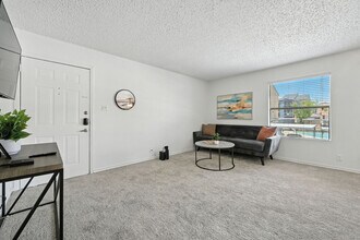 Building Photo - 1071 Clayton Ln