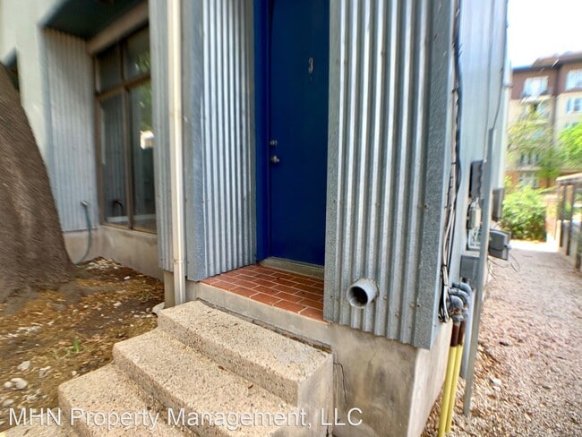 Building Photo - 2 br, 2.5 bath House - 1023 Avenue B Unit 3