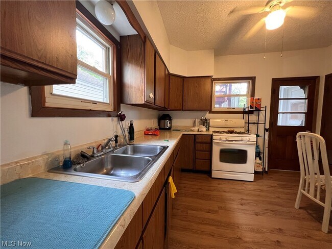 Foto del edificio - 682 Wooster Road North