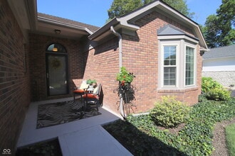Building Photo - 730 High Dr