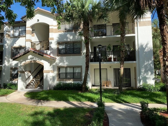 Building Photo - 550 S Park Rd