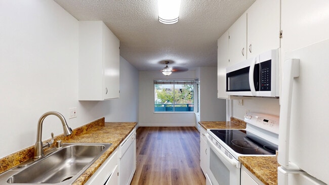 Building Photo - 827 Las Gallinas Ave