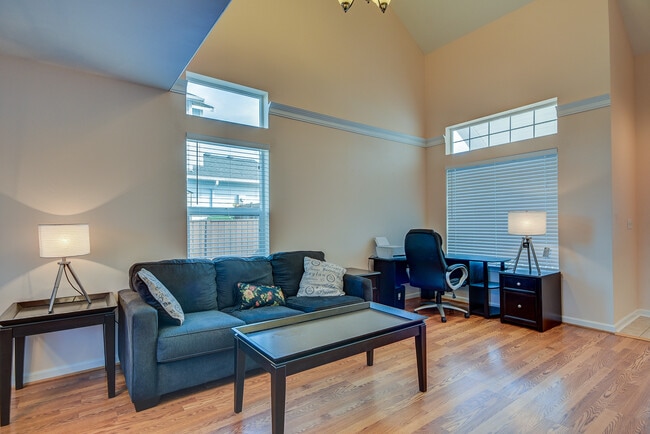 Building Photo - 3 Bedroom, 2 Bath House in Redwing Community