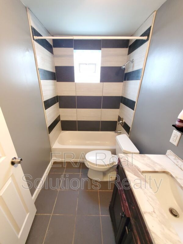 Building Photo - 301 S Napoleon Ave