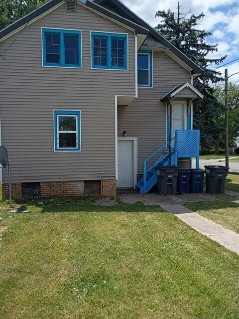 Building Photo - 3430 Maple St