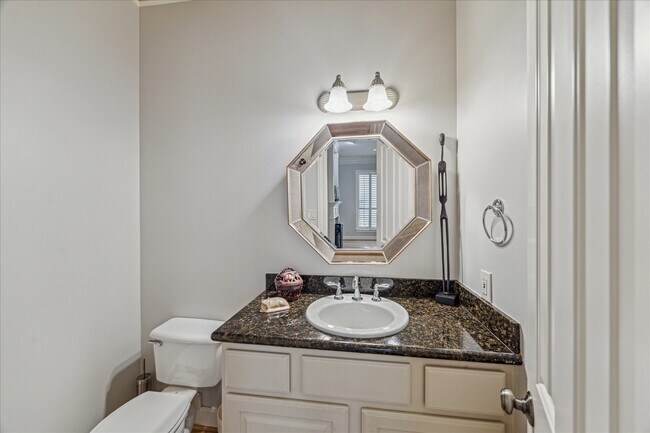 Foto del edificio - 523 Archwood Trail