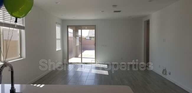 Foto del edificio - 14611 W Charter Oak Rd