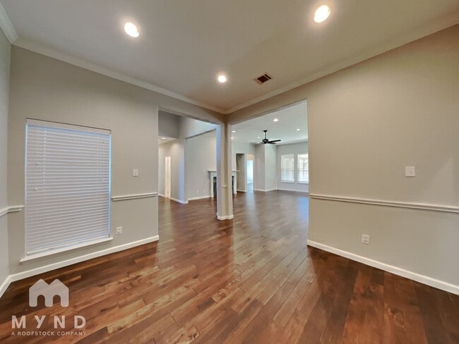 Building Photo - 2214 Frio Dr