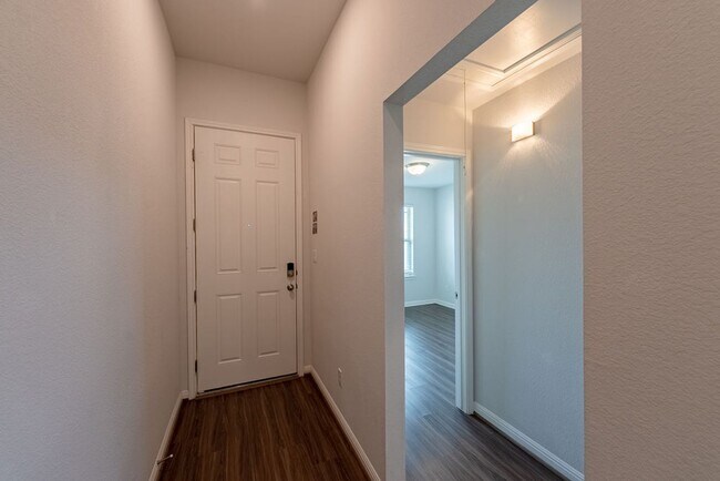 Foto del edificio - Experience Luxury Living: Perfect Blend of Comfort & Style in Your Dream Home! Schedule Viewing Now!