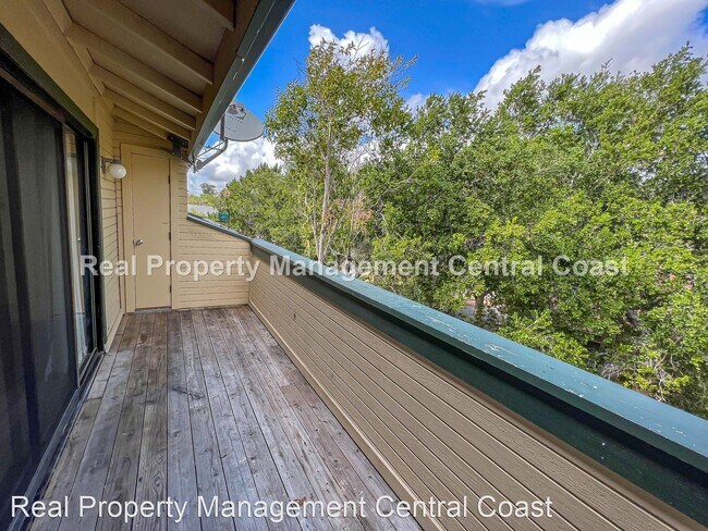 Building Photo - 2 br, 1.5 bath House - 3290 Rockview Place...