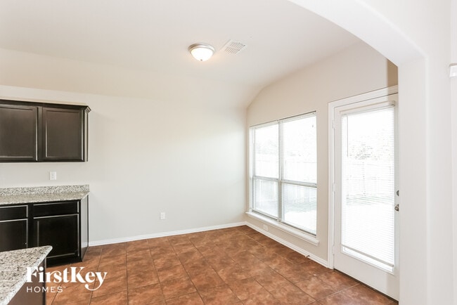 Building Photo - 927 Ranch Rd