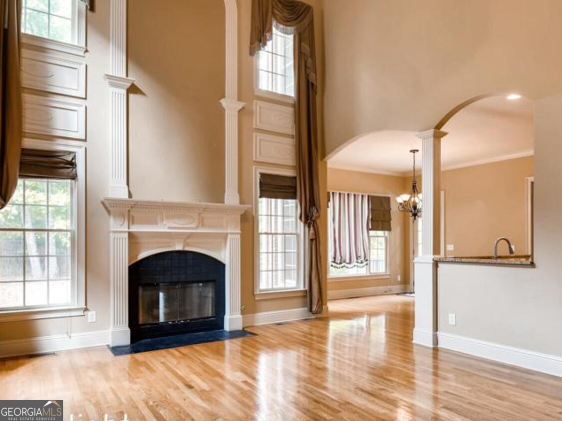 Foto del edificio - 981 Moores Walk Ln