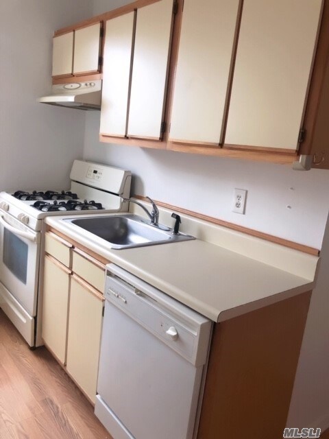 Foto del edificio - 9265 Shore Rd