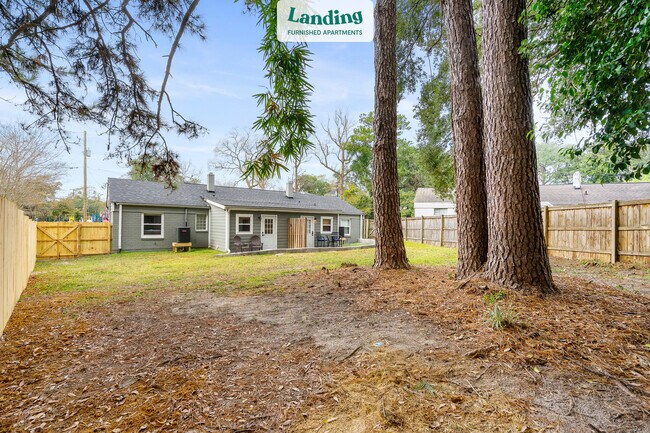 Building Photo - 4624 Oakwood Ave