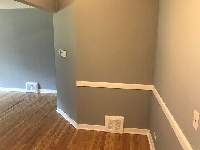 Building Photo - 10518 S Artesian Ave