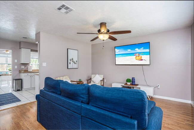 Foto del edificio - 5876 Countrywood Dr