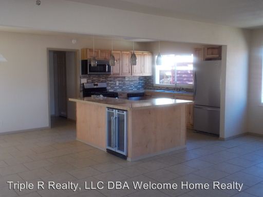 Building Photo - 1801 Dewey Ln