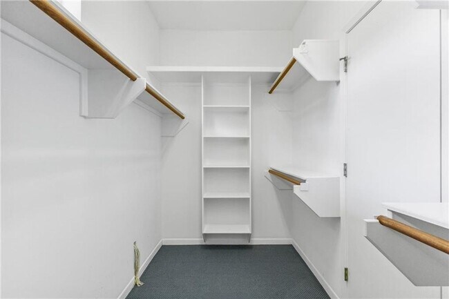 Foto del edificio - Spacious 4 bedroom 2 bath home with pool in Emerald Forest