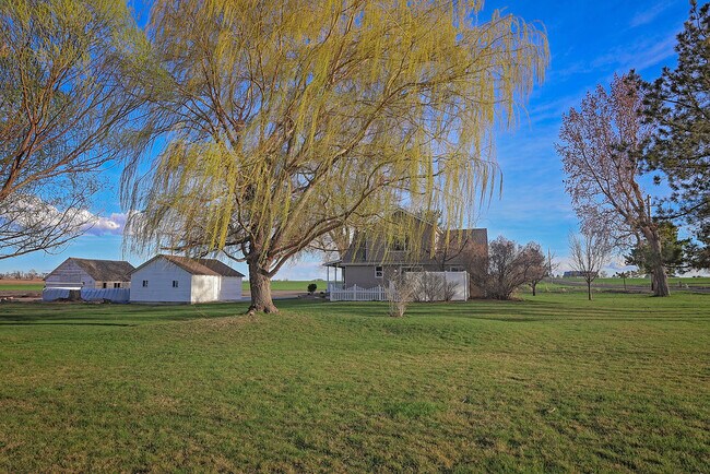 Building Photo - 1604 E 3900 Rd N