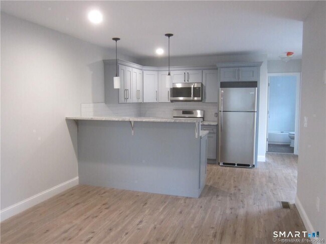 Foto del edificio - 574 Chopsey Hill Rd