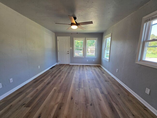 Foto del edificio - 840 S Maple Ave