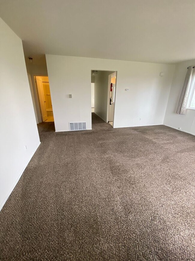 Foto del edificio - 1208-1210 Vandenberg Ave