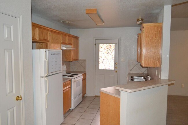 Foto del edificio - 1201 Nicholas Circle - B