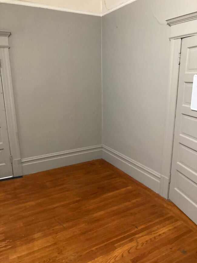 Building Photo - 433 14th St