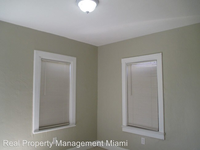 Foto del edificio - 1724 NW 75th St