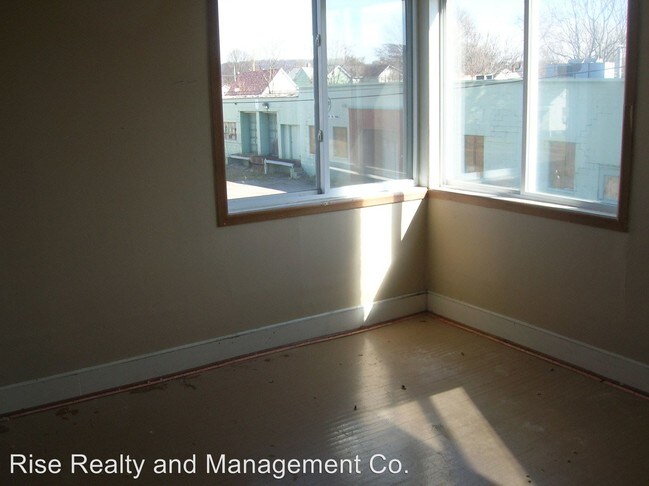 Building Photo - 212 N Pierce Ave