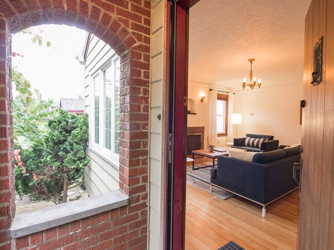 Foto del edificio - 2323 SE Pine St