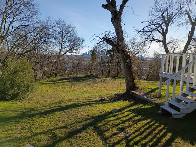 Building Photo - 2152 Moore Ave