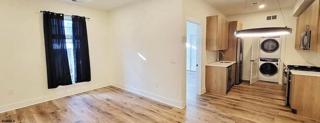 Building Photo - 124 St James Pl