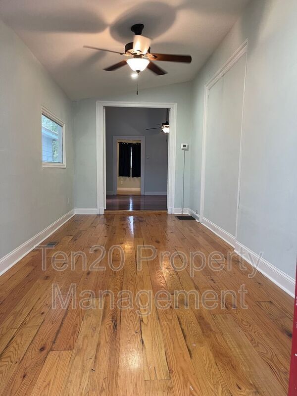 Building Photo - 811 3rd Ave