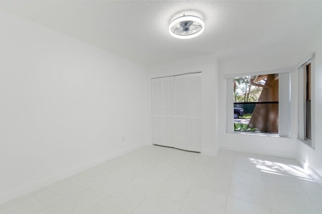 Building Photo - 6090 Aloma Ln