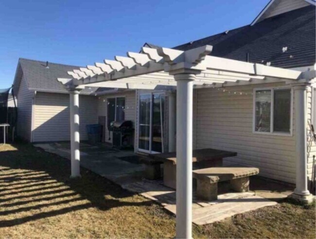 Building Photo - Charming 3 Bedroom Single Family Home in C...