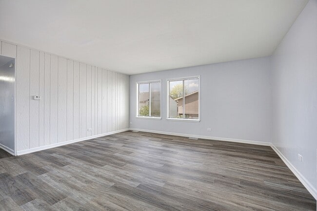 Foto del edificio - 7557 Bristol Ln