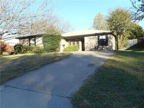 Building Photo - 205 Rolling Hills Ln