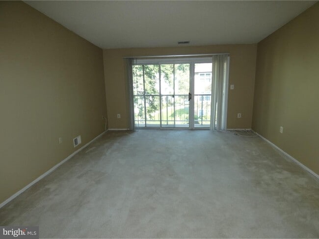 Building Photo - 12 Holly Ct