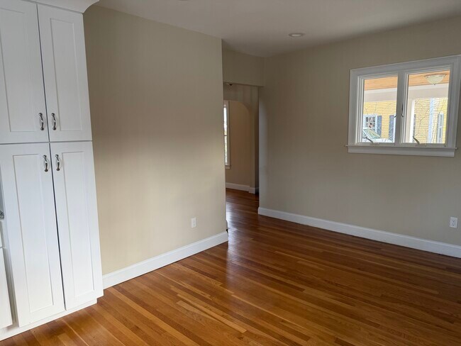 Building Photo - 17 Linden St