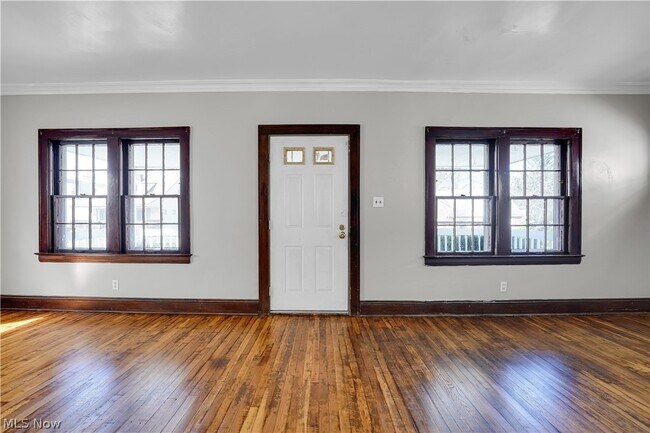 Building Photo - 843 Lecona Dr
